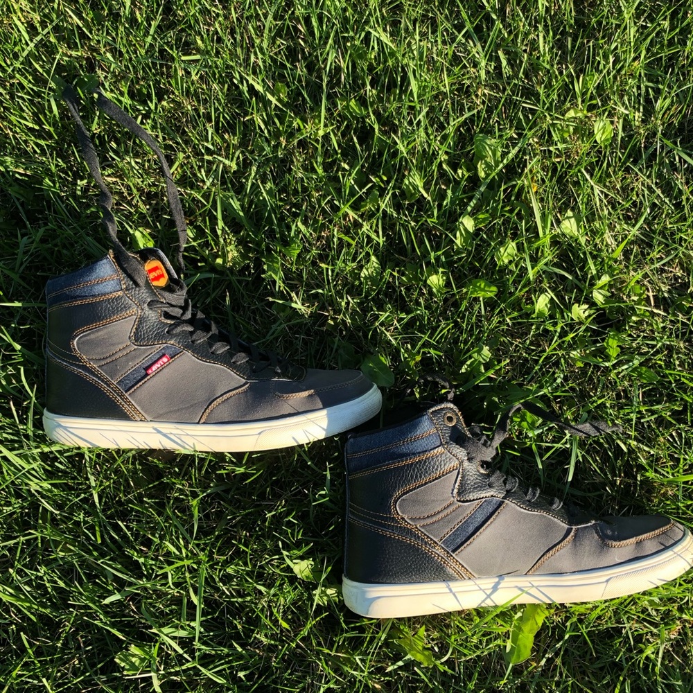 Levi’s Casual Tennis Shoes
